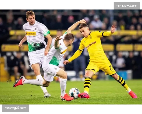 亚特兰大主场迎战多特蒙德，首回合两球劣势下背水一战