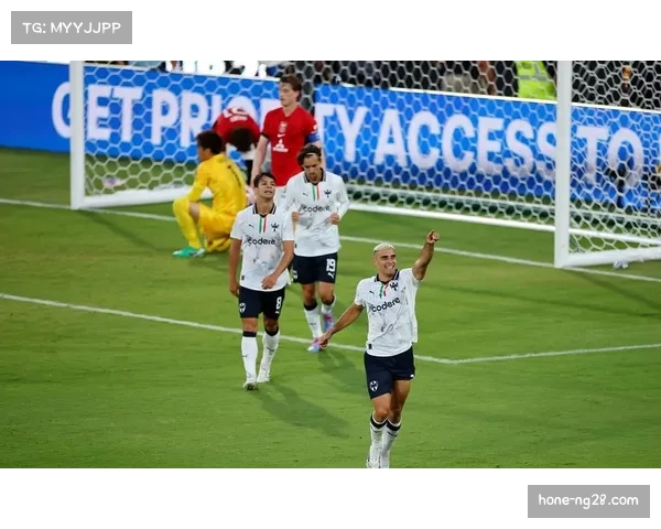 战术调整:尤文图斯被拍到演练五后卫阵型应对多特边路冲击 战术调整:尤文图斯被拍到演练五后卫阵型应对多特边路冲击